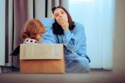 Dragi părinți, fiți sinceri, vă plictisesc jocurile copiilor?
