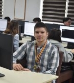 Nu există scuze când îți dorești cu adevărat ceva! Raul este olimpic la 4 materii, deși face naveta o oră pe zi până la școală
